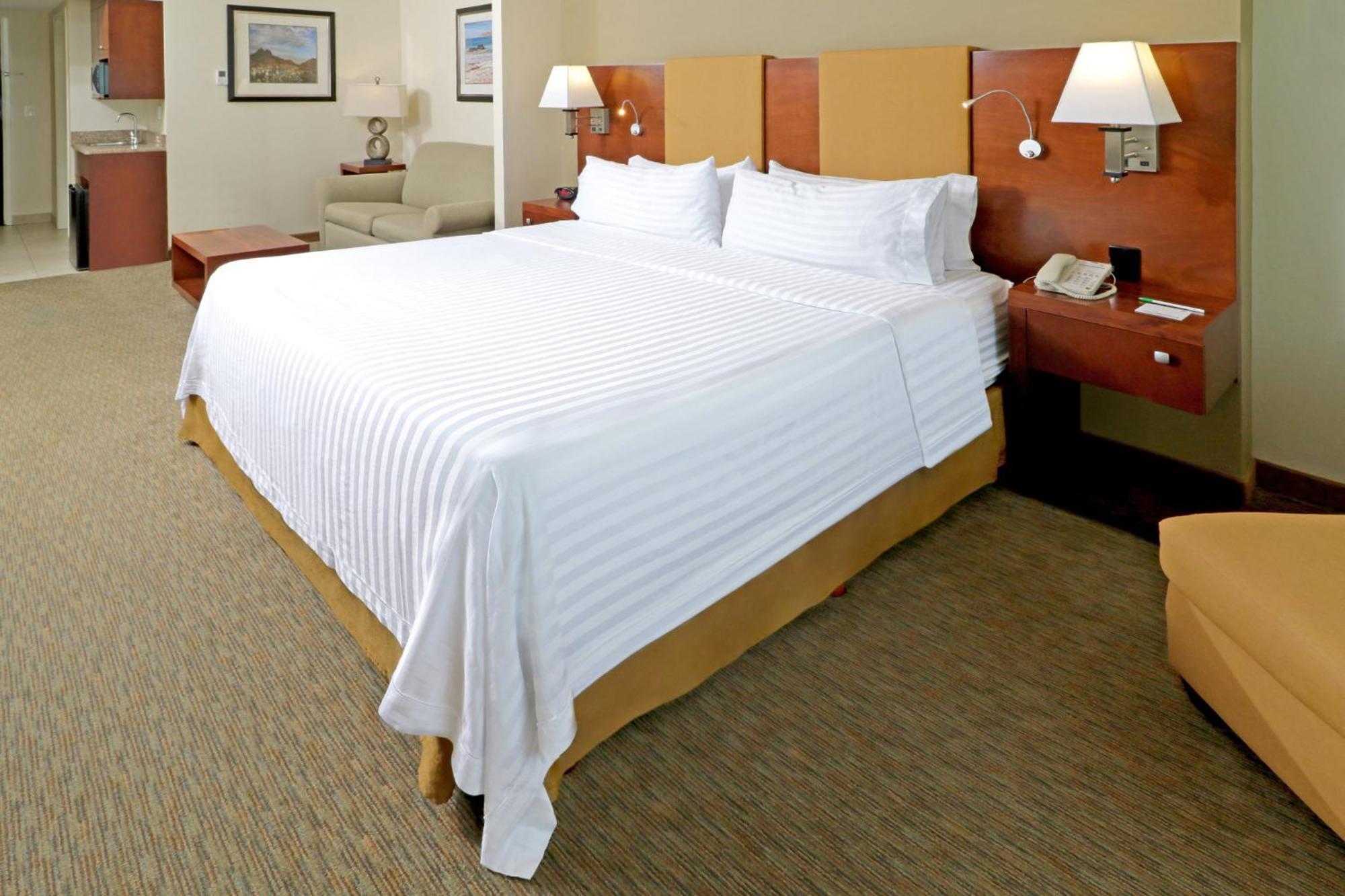 Holiday Inn Hotel & Suites Hermosillo Aeropuerto By Ihg Екстер'єр фото